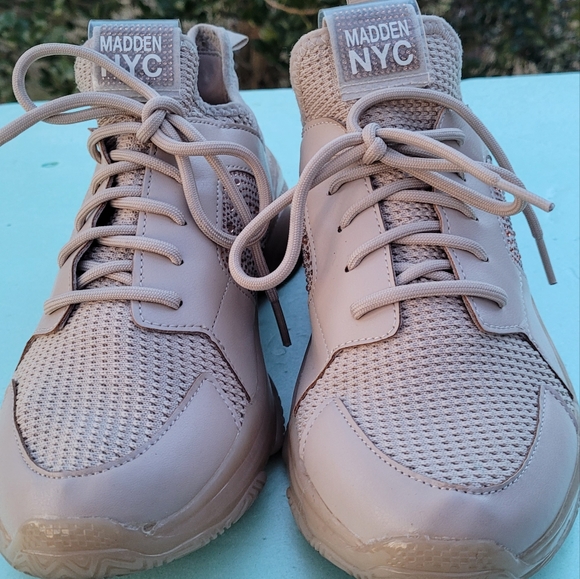 Steven Madden Snicker size 10 - Picture 3 of 15